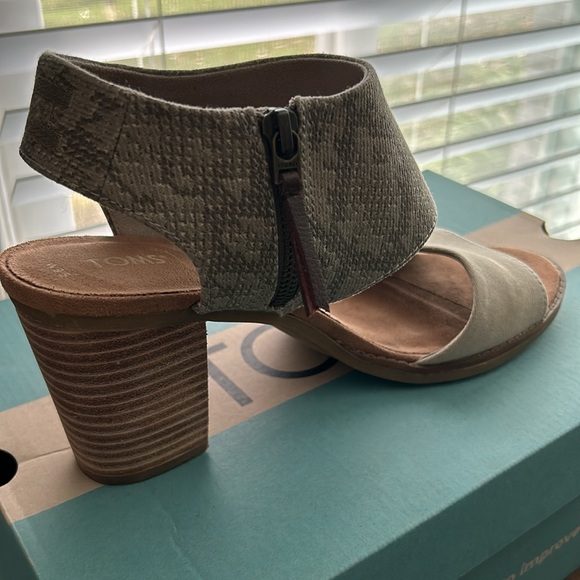 Tom’s Majorca Cutout chunky heals size: 9.5 - Picture 3 of 5